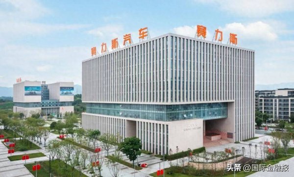 深富优配 赛力斯锚定智能电动汽车主航道！半年盈利29亿，问界双雄撑起75万辆交付神话